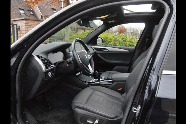BMW iX3 Executive 80 kWh | Panoramadak | Camera | Apple Carplay | Sfeerverlichting |