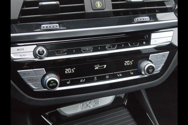 BMW iX3 Executive 80 kWh | Panoramadak | Camera | Apple Carplay | Sfeerverlichting |