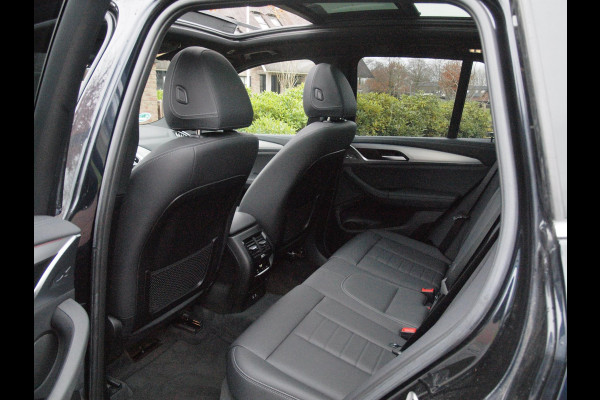 BMW iX3 Executive 80 kWh | Panoramadak | Camera | Apple Carplay | Sfeerverlichting |