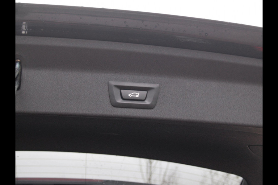 BMW iX3 Executive 80 kWh | Panoramadak | Camera | Apple Carplay | Sfeerverlichting |