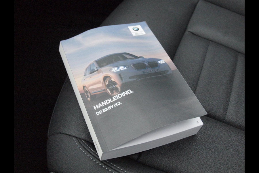 BMW iX3 Executive 80 kWh | Panoramadak | Camera | Apple Carplay | Sfeerverlichting |