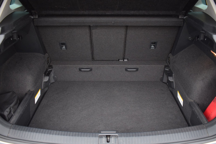Volkswagen Tiguan 1.4 TSI 150pk DSG R-line | Camera | Trekhaak