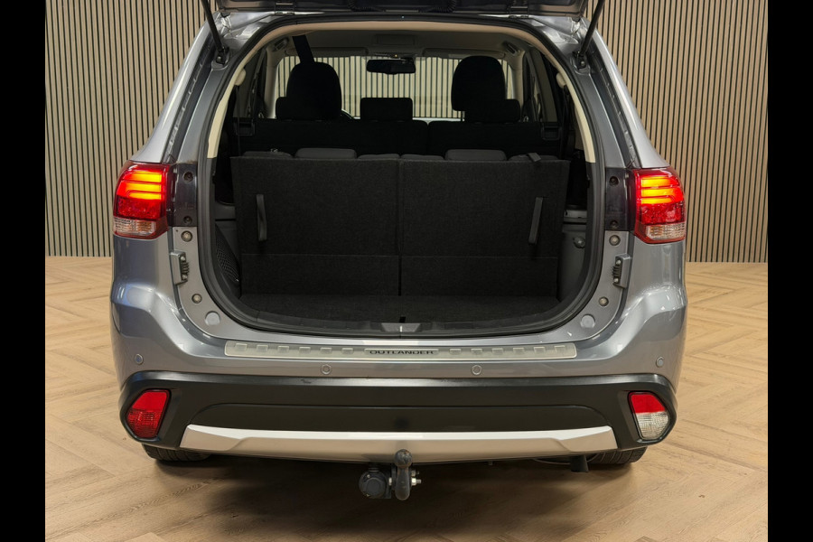 Mitsubishi Outlander 2.0 Executive Edition 7 PERS AUT. TREKHAAK KEYLESS-GO CAMERA NAVIGATIE AIRCO CRUISE PDC START/STOP