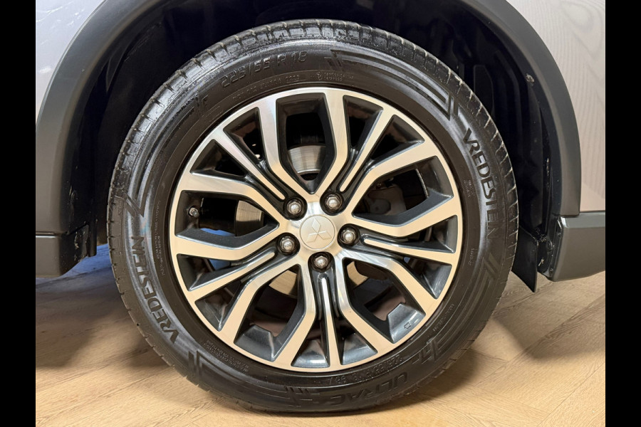 Mitsubishi Outlander 2.0 Executive Edition 7 PERS AUT. TREKHAAK KEYLESS-GO CAMERA NAVIGATIE AIRCO CRUISE PDC START/STOP