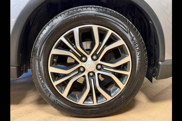 Mitsubishi Outlander 2.0 Executive Edition 7 PERS AUT. TREKHAAK KEYLESS-GO CAMERA NAVIGATIE AIRCO CRUISE PDC START/STOP