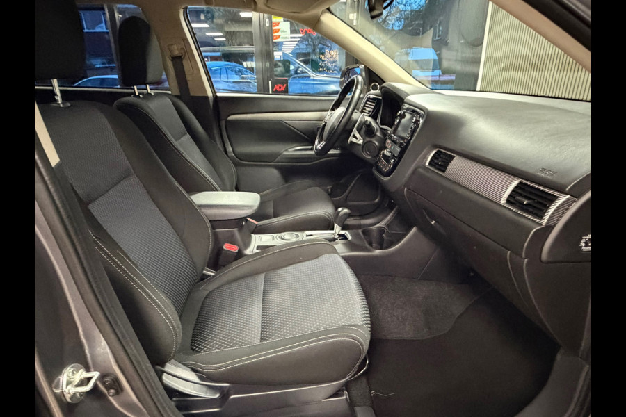 Mitsubishi Outlander 2.0 Executive Edition 7 PERS AUT. TREKHAAK KEYLESS-GO CAMERA NAVIGATIE AIRCO CRUISE PDC START/STOP