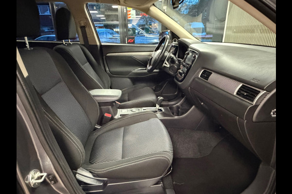 Mitsubishi Outlander 2.0 Executive Edition 7 PERS AUT. TREKHAAK KEYLESS-GO CAMERA NAVIGATIE AIRCO CRUISE PDC START/STOP