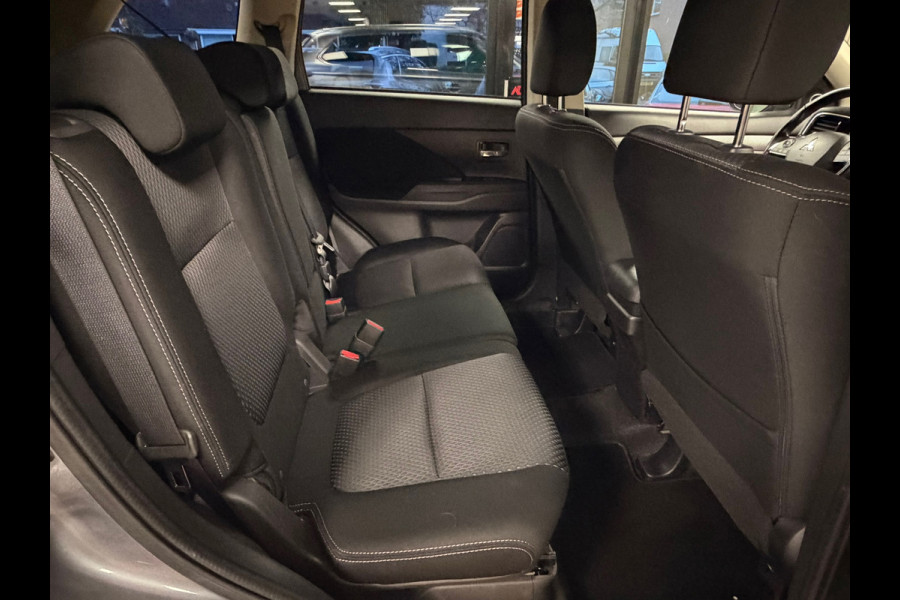 Mitsubishi Outlander 2.0 Executive Edition 7 PERS AUT. TREKHAAK KEYLESS-GO CAMERA NAVIGATIE AIRCO CRUISE PDC START/STOP