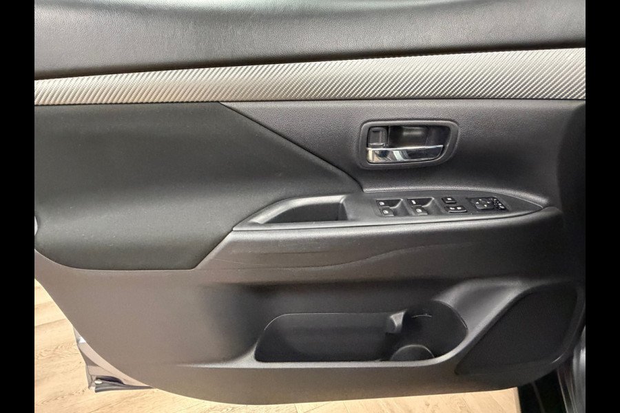 Mitsubishi Outlander 2.0 Executive Edition 7 PERS AUT. TREKHAAK KEYLESS-GO CAMERA NAVIGATIE AIRCO CRUISE PDC START/STOP