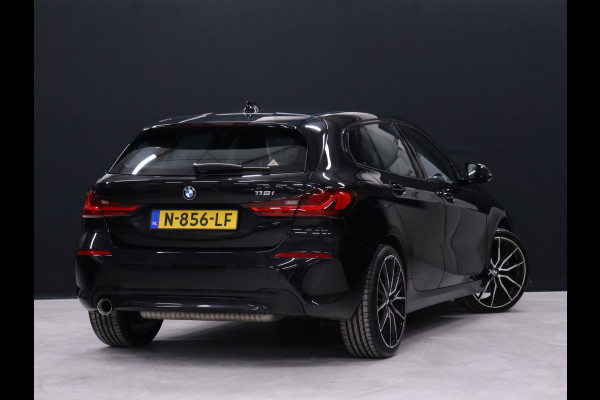 BMW 1-serie 118i Sport Line [APPLE CARPLAY, ANDROID AUTO, CRUISE CONTROL, PDC V+A , AUTOMATISCHE AIRCO, LANE ASSIST, BMW LED, NIEUWSTAAT]