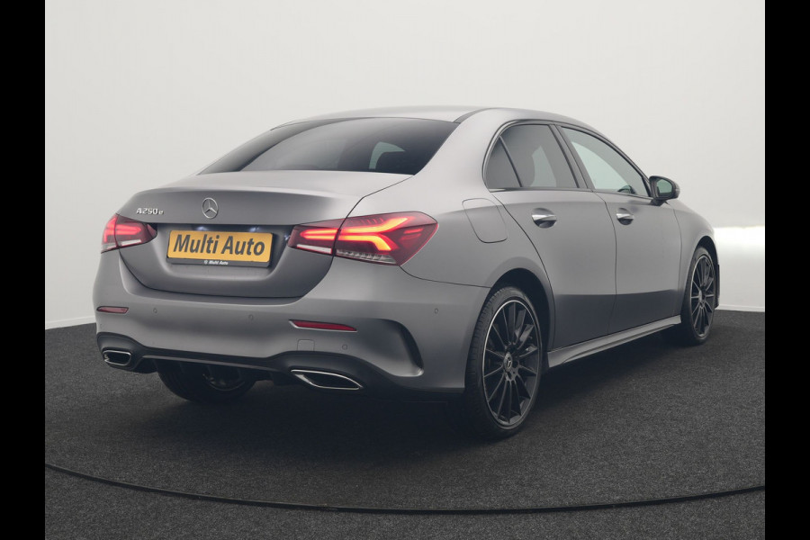 Mercedes-Benz A-Klasse 250 e Business Solution AMG Limited Plug In Hybrid 218pk PHEV | Adaptive Cruise | Head Up | Multi Beam LED | Alcantara Sportstoelen Verwarmd | Night Pakket | Sfeerverlichting | MBUX | Apple Carplay | Widescreen Navi | 19"L.M | Mountaingrau Magno |