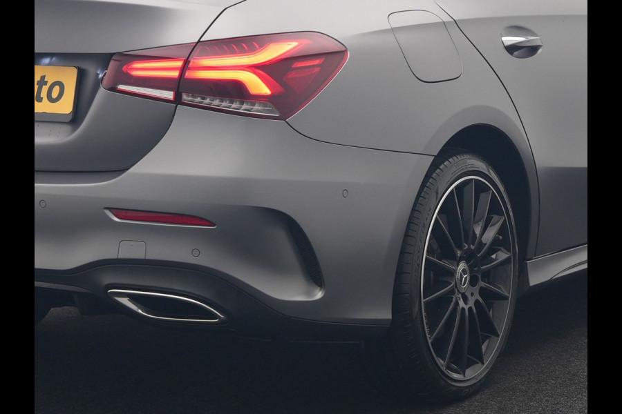 Mercedes-Benz A-Klasse 250 e Business Solution AMG Limited Plug In Hybrid 218pk PHEV | Adaptive Cruise | Head Up | Multi Beam LED | Alcantara Sportstoelen Verwarmd | Night Pakket | Sfeerverlichting | MBUX | Apple Carplay | Widescreen Navi | 19"L.M | Mountaingrau Magno |