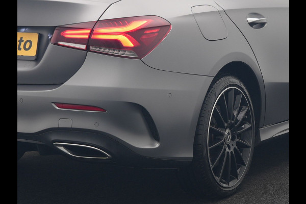 Mercedes-Benz A-Klasse 250 e Business Solution AMG Limited Plug In Hybrid 218pk PHEV | Adaptive Cruise | Head Up | Multi Beam LED | Alcantara Sportstoelen Verwarmd | Night Pakket | Sfeerverlichting | MBUX | Apple Carplay | Widescreen Navi | 19"L.M | Mountaingrau Magno |