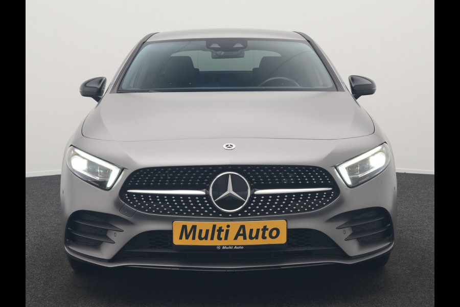 Mercedes-Benz A-Klasse 250 e Business Solution AMG Limited Plug In Hybrid 218pk PHEV | Adaptive Cruise | Head Up | Multi Beam LED | Alcantara Sportstoelen Verwarmd | Night Pakket | Sfeerverlichting | MBUX | Apple Carplay | Widescreen Navi | 19"L.M | Mountaingrau Magno |