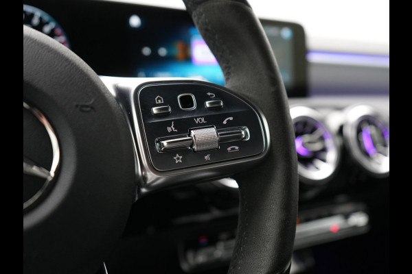 Mercedes-Benz A-Klasse 250 e Business Solution AMG Limited Plug In Hybrid 218pk PHEV | Adaptive Cruise | Head Up | Multi Beam LED | Alcantara Sportstoelen Verwarmd | Night Pakket | Sfeerverlichting | MBUX | Apple Carplay | Widescreen Navi | 19"L.M | Mountaingrau Magno |