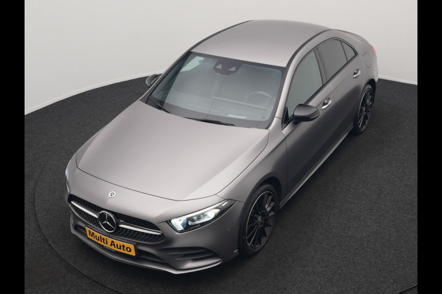 Mercedes-Benz A-Klasse 250 e Business Solution AMG Limited Plug In Hybrid 218pk PHEV | Adaptive Cruise | Head Up | Multi Beam LED | Alcantara Sportstoelen Verwarmd | Night Pakket | Sfeerverlichting | MBUX | Apple Carplay | Widescreen Navi | 19"L.M | Mountaingrau Magno |