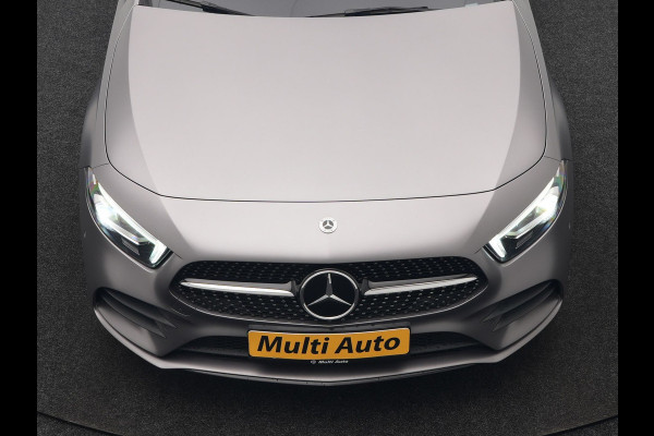 Mercedes-Benz A-Klasse 250 e Business Solution AMG Limited Plug In Hybrid 218pk PHEV | Adaptive Cruise | Head Up | Multi Beam LED | Alcantara Sportstoelen Verwarmd | Night Pakket | Sfeerverlichting | MBUX | Apple Carplay | Widescreen Navi | 19"L.M | Mountaingrau Magno |