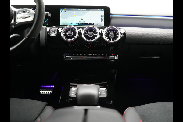 Mercedes-Benz A-Klasse 250 e Business Solution AMG Limited Plug In Hybrid 218pk PHEV | Adaptive Cruise | Head Up | Multi Beam LED | Alcantara Sportstoelen Verwarmd | Night Pakket | Sfeerverlichting | MBUX | Apple Carplay | Widescreen Navi | 19"L.M | Mountaingrau Magno |