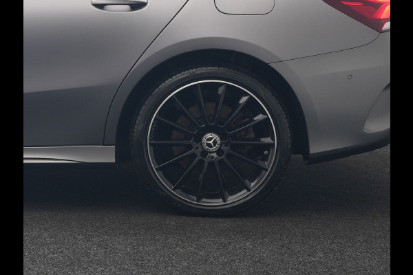 Mercedes-Benz A-Klasse 250 e Business Solution AMG Limited Plug In Hybrid 218pk PHEV | Adaptive Cruise | Head Up | Multi Beam LED | Alcantara Sportstoelen Verwarmd | Night Pakket | Sfeerverlichting | MBUX | Apple Carplay | Widescreen Navi | 19"L.M | Mountaingrau Magno |