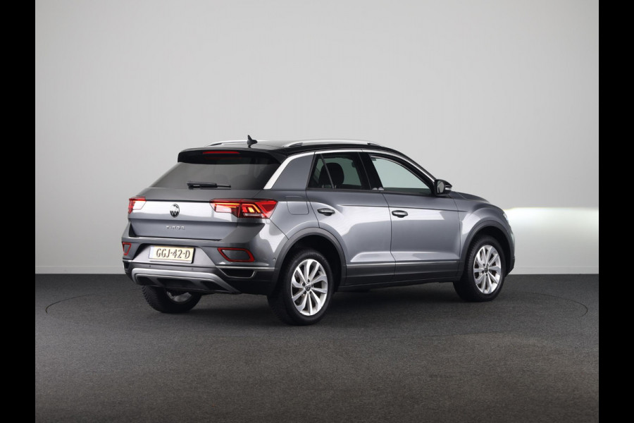 Volkswagen T-Roc 1.5 TSI Style 150 pk Automaat (DSG) | Navigatie | Trekhaak (afneembaar) | Parkeersensoren (Park assist) | Adaptieve cruise control | Stoelverwarming |