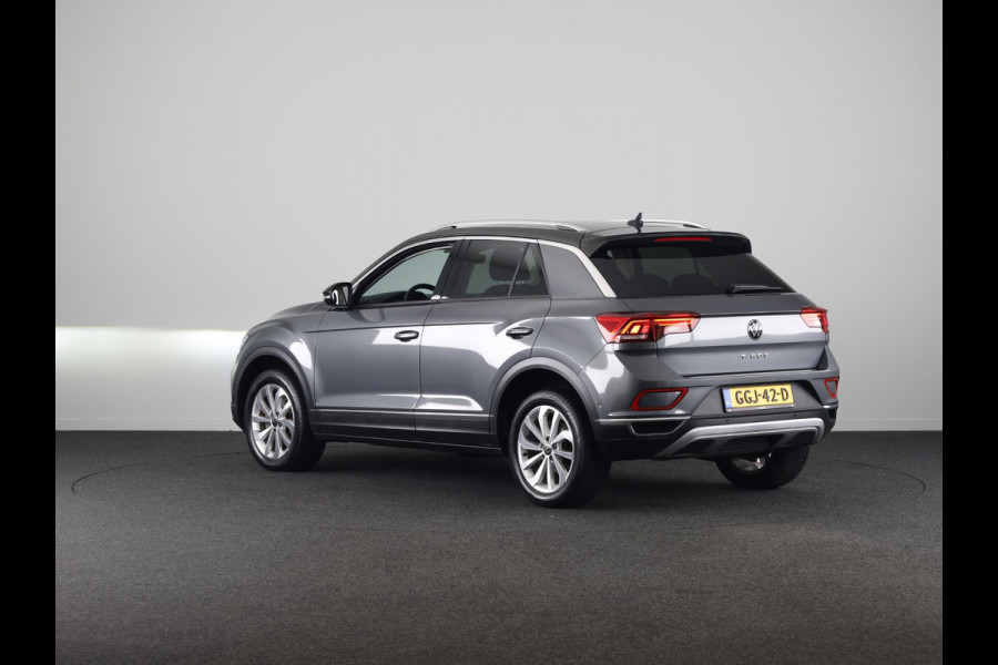 Volkswagen T-Roc 1.5 TSI Style 150 pk Automaat (DSG) | Navigatie | Trekhaak (afneembaar) | Parkeersensoren (Park assist) | Adaptieve cruise control | Stoelverwarming |