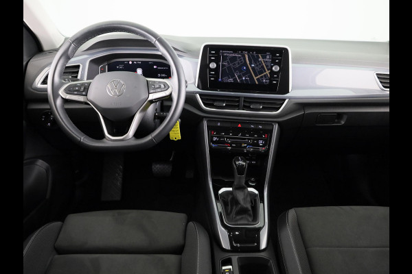 Volkswagen T-Roc 1.5 TSI Style 150 pk Automaat (DSG) | Navigatie | Trekhaak (afneembaar) | Parkeersensoren (Park assist) | Adaptieve cruise control | Stoelverwarming |