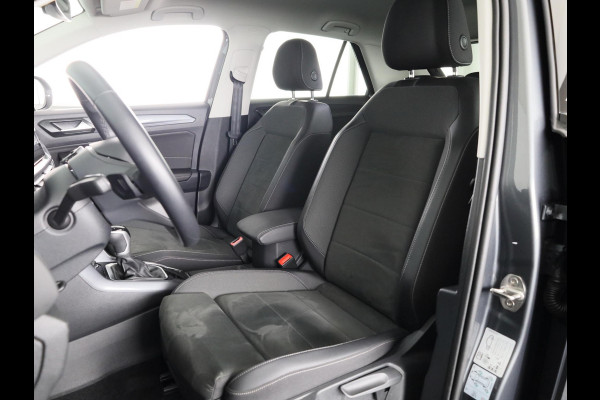 Volkswagen T-Roc 1.5 TSI Style 150 pk Automaat (DSG) | Navigatie | Trekhaak (afneembaar) | Parkeersensoren (Park assist) | Adaptieve cruise control | Stoelverwarming |