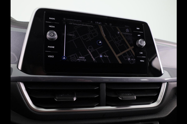 Volkswagen T-Roc 1.5 TSI Style 150 pk Automaat (DSG) | Navigatie | Trekhaak (afneembaar) | Parkeersensoren (Park assist) | Adaptieve cruise control | Stoelverwarming |