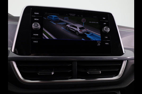 Volkswagen T-Roc 1.5 TSI Style 150 pk Automaat (DSG) | Navigatie | Trekhaak (afneembaar) | Parkeersensoren (Park assist) | Adaptieve cruise control | Stoelverwarming |