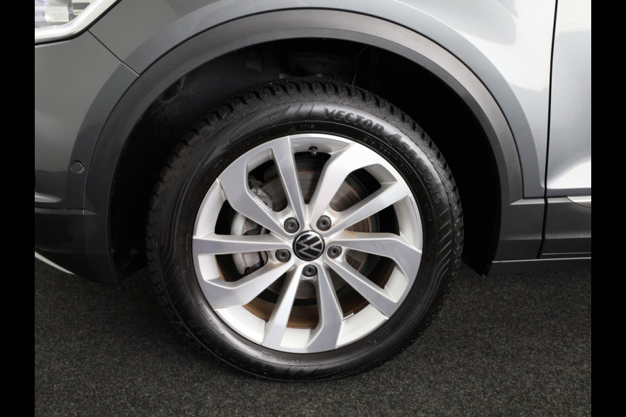 Volkswagen T-Roc 1.5 TSI Style 150 pk Automaat (DSG) | Navigatie | Trekhaak (afneembaar) | Parkeersensoren (Park assist) | Adaptieve cruise control | Stoelverwarming |