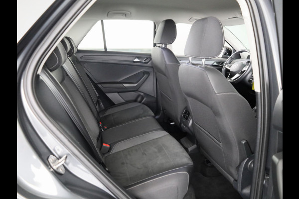 Volkswagen T-Roc 1.5 TSI Style 150 pk Automaat (DSG) | Navigatie | Trekhaak (afneembaar) | Parkeersensoren (Park assist) | Adaptieve cruise control | Stoelverwarming |