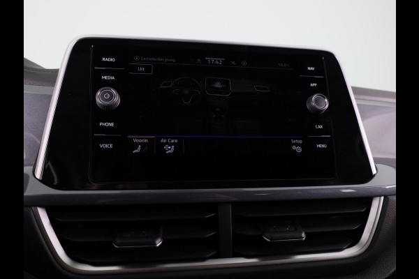 Volkswagen T-Roc 1.5 TSI Style 150 pk Automaat (DSG) | Navigatie | Trekhaak (afneembaar) | Parkeersensoren (Park assist) | Adaptieve cruise control | Stoelverwarming |