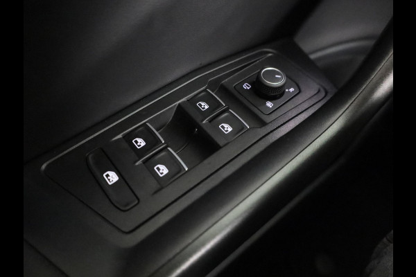 Volkswagen T-Roc 1.5 TSI Style 150 pk Automaat (DSG) | Navigatie | Trekhaak (afneembaar) | Parkeersensoren (Park assist) | Adaptieve cruise control | Stoelverwarming |