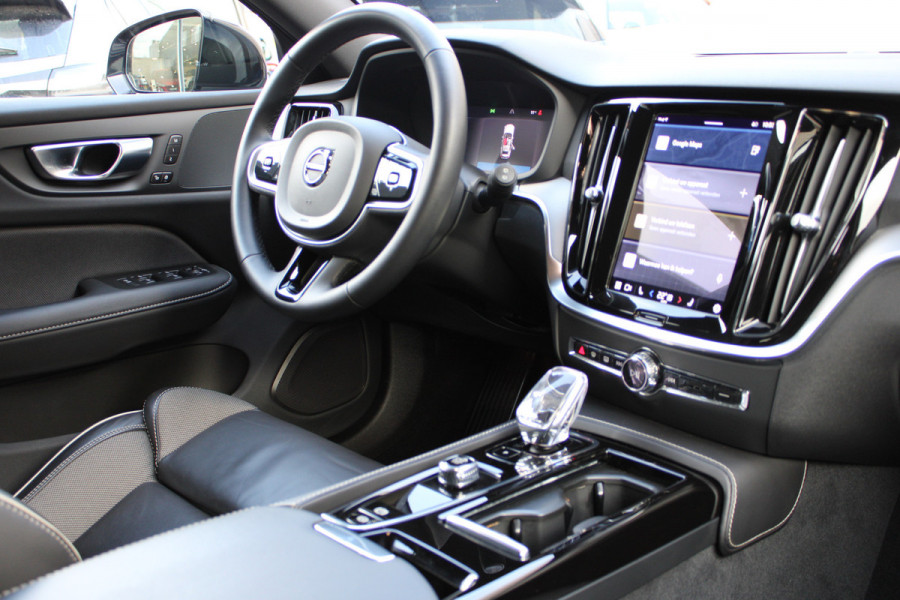 Volvo V60 2.0 T6 Plug-in hybrid AWD Plus Dark | Camera | Elektrische achterklep | Leder | Memory