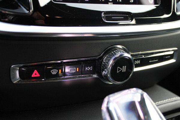 Volvo V60 2.0 T6 Plug-in hybrid AWD Plus Dark | Camera | Elektrische achterklep | Leder | Memory