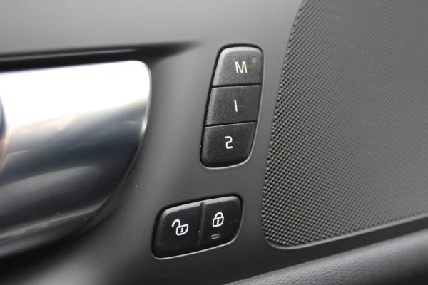Volvo V60 2.0 T6 Plug-in hybrid AWD Plus Dark | Camera | Elektrische achterklep | Leder | Memory