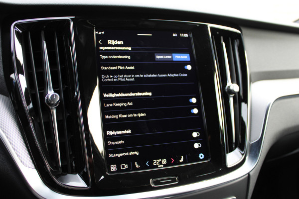 Volvo V60 2.0 T6 Plug-in hybrid AWD Plus Dark | Camera | Elektrische achterklep | Leder | Memory