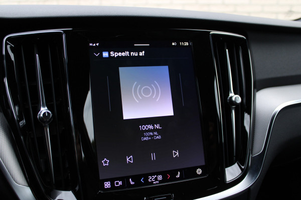 Volvo V60 2.0 T6 Plug-in hybrid AWD Plus Dark | Camera | Elektrische achterklep | Leder | Memory