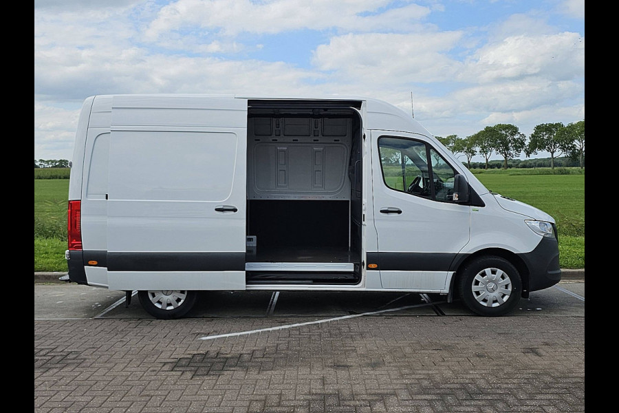 Mercedes-Benz Sprinter 314 2.2 CDI L2H2 Airco Mbux Trekhaak Camera Navi Euro6 143 PK!