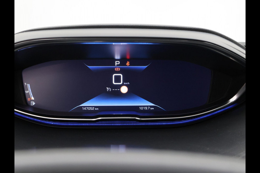 Peugeot 3008 1.2 PT 130 PK AUT. + TREKHAAK | 18 INCH | CAMERA | APPLE CARPLAY