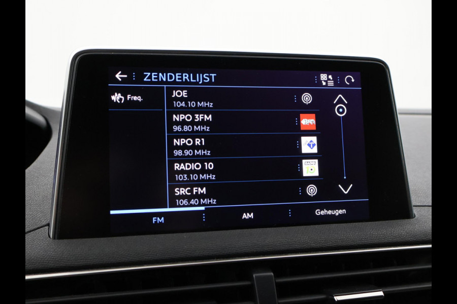 Peugeot 3008 1.2 PT 130 PK AUT. + TREKHAAK | 18 INCH | CAMERA | APPLE CARPLAY