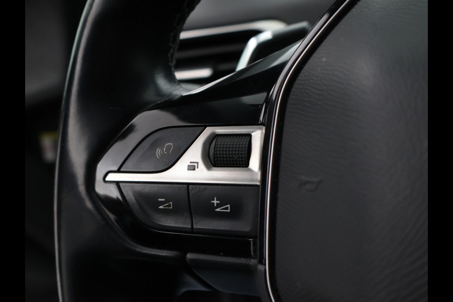 Peugeot 3008 1.2 PT 130 PK AUT. + TREKHAAK | 18 INCH | CAMERA | APPLE CARPLAY