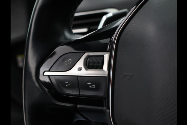 Peugeot 3008 1.2 PT 130 PK AUT. + TREKHAAK | 18 INCH | CAMERA | APPLE CARPLAY