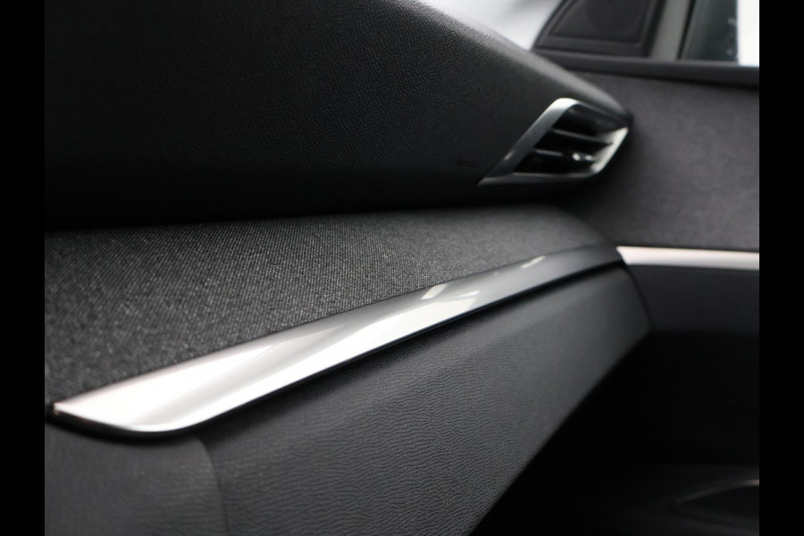 Peugeot 3008 1.2 PT 130 PK AUT. + TREKHAAK | 18 INCH | CAMERA | APPLE CARPLAY