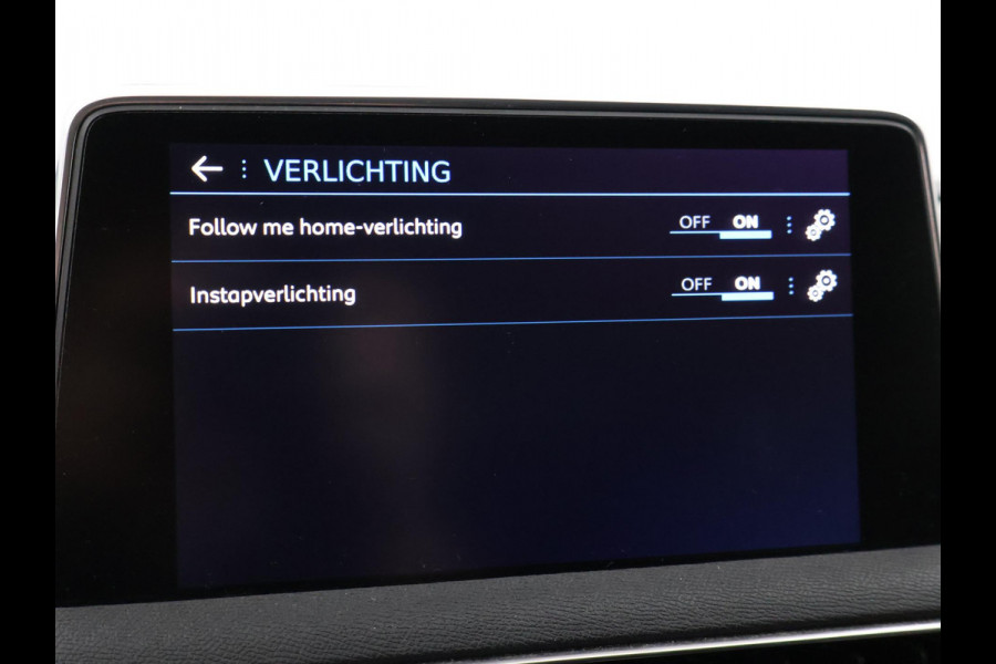 Peugeot 3008 1.2 PT 130 PK AUT. + TREKHAAK | 18 INCH | CAMERA | APPLE CARPLAY