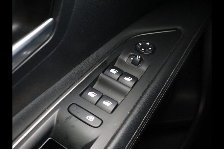 Peugeot 3008 1.2 PT 130 PK AUT. + TREKHAAK | 18 INCH | CAMERA | APPLE CARPLAY