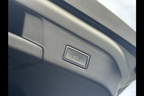 Volkswagen ID.4 Max 77 kWh Panoramadak ACC ErgoActive Trekhaak 21''LM