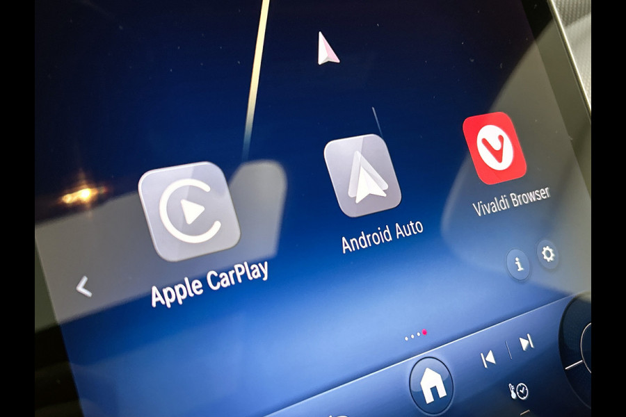 Mercedes-Benz GLC 300e 4MATIC Sport Edition | Premium pakket | Trekhaak | Treeplanken | Nightpakket | 360°-camera | Smartphone integratie | DIGITAL LIGHT | Augmented Reality navigatie | Memorypakket |