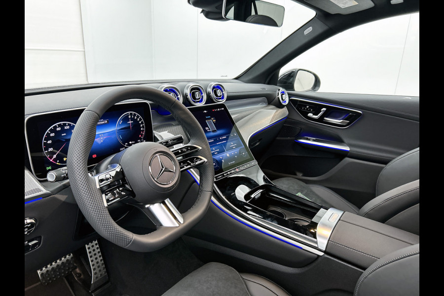 Mercedes-Benz GLC 300e 4MATIC Sport Edition | Premium pakket | Trekhaak | Treeplanken | Nightpakket | 360°-camera | Smartphone integratie | DIGITAL LIGHT | Augmented Reality navigatie | Memorypakket |