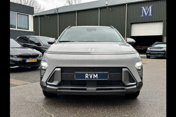 Hyundai Kona 1.6 GDI HEV Premium Sky VAN: 44.300,- VOOR: 35.877,- UW EINDEJAARSVOORDEEL: 8.413,- euro NIEUWE AUTO MET REGISTRATIE | VOLLE AUTO!